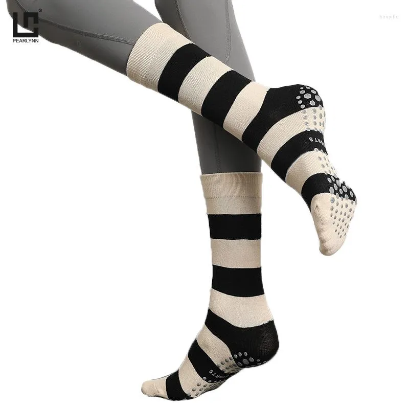 Спортивные носки 2 штука Женщины сохраняют теплую длинную полосу носка.