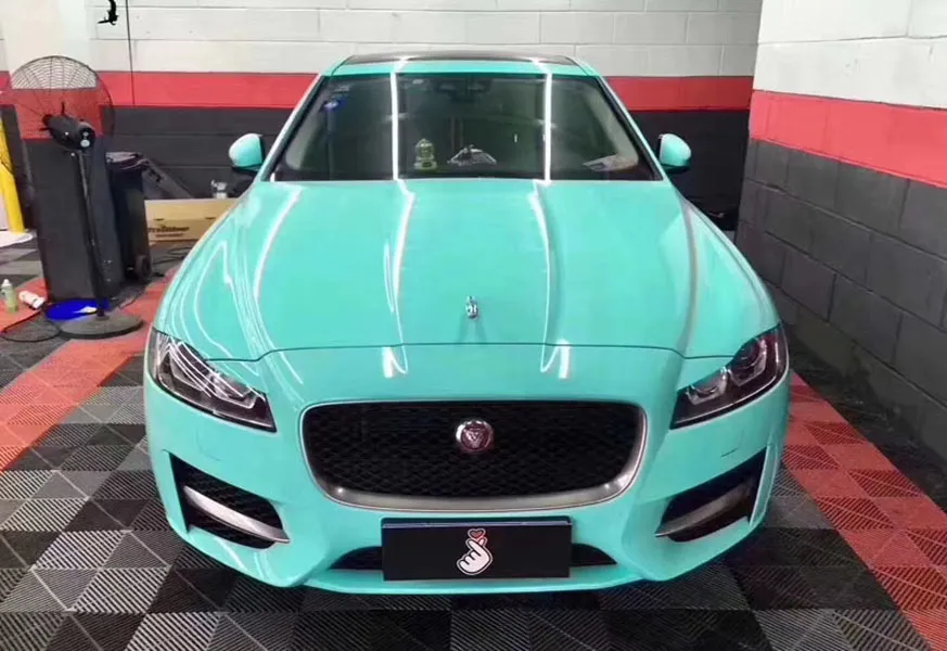 Super Glossy Miami Teal Vinyl Wrap Film Sj￤lvh￤ftande klisterm￤rke Diy Vehicle Gloss Car Wapping Roll Foil Air Release