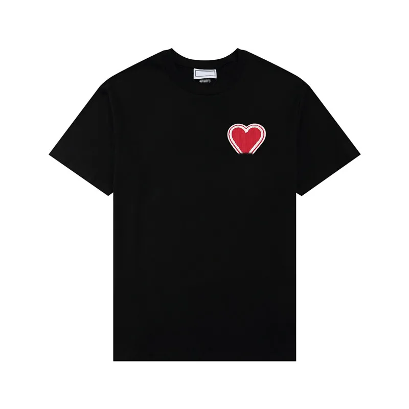 2024 파리 패션 남성 디자이너 티셔츠 자수 레드 하트 컬러 큰 사랑 둥근 목 하트 하트 짧은 슬리브 티셔츠 같은 단락을 가진 남성과 여성을위한 티셔츠