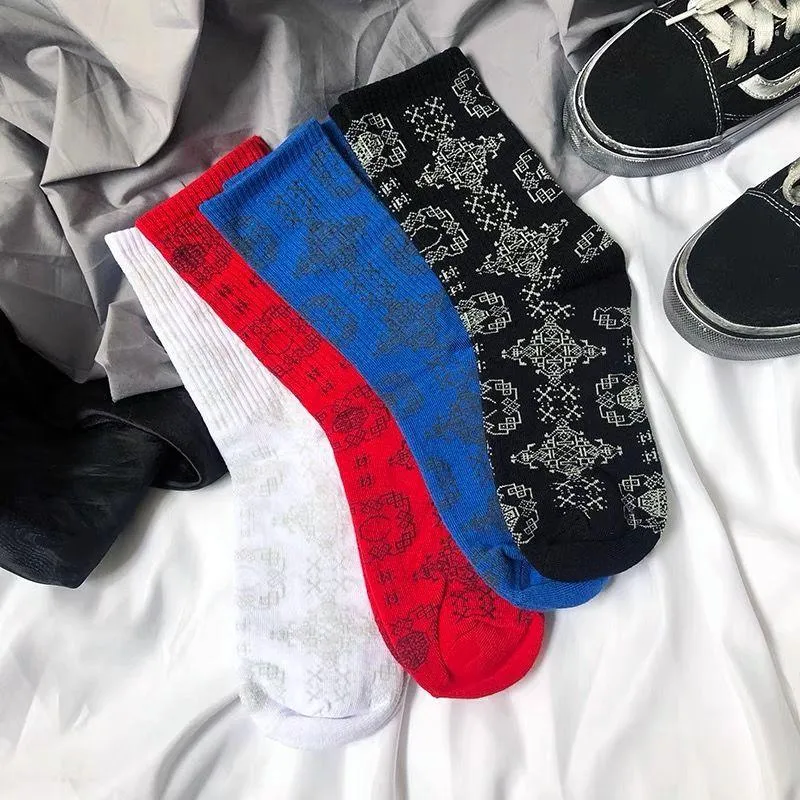 Chaussettes pour hommes Multicolore Soie Net Rouge Nom Commun Avec Le Même Style All-match High-top Coton Hommes Et Femmes Marée Marque Sports