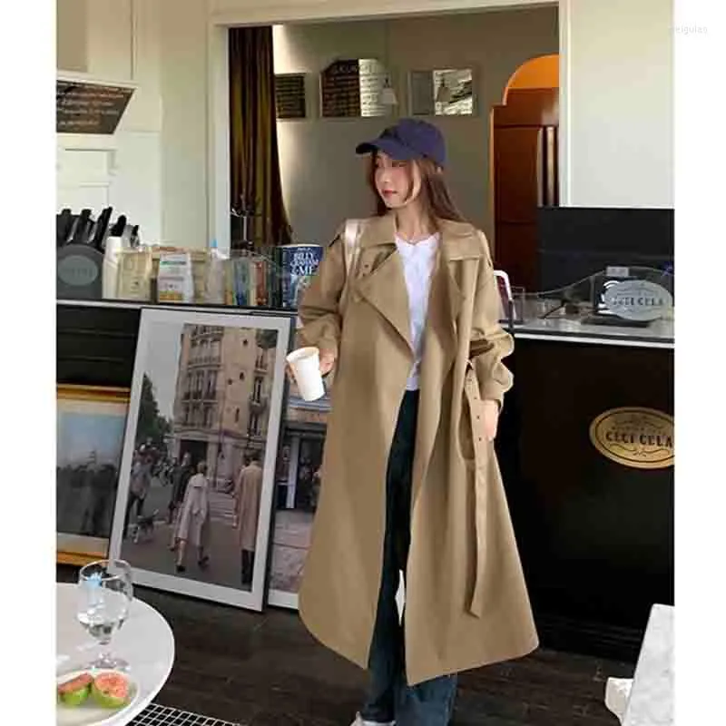 Trench feminina Coats Casaco feminino 2022 Autumn Mid Long Style Overknee Retro Fashion Belt Feminino Breakbreaker Casual Ladies Roupas