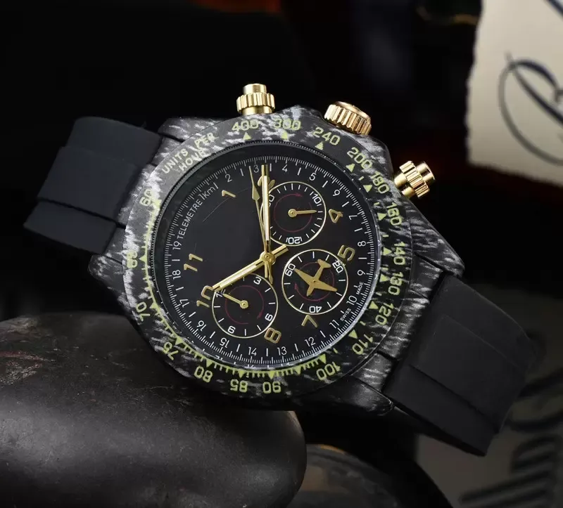 2022 Högkvalitativa män Luxury Watch Six Stitches All Dials Work Automatic Quartz Watches European Top Brand Chronograph Clock Fashi2516