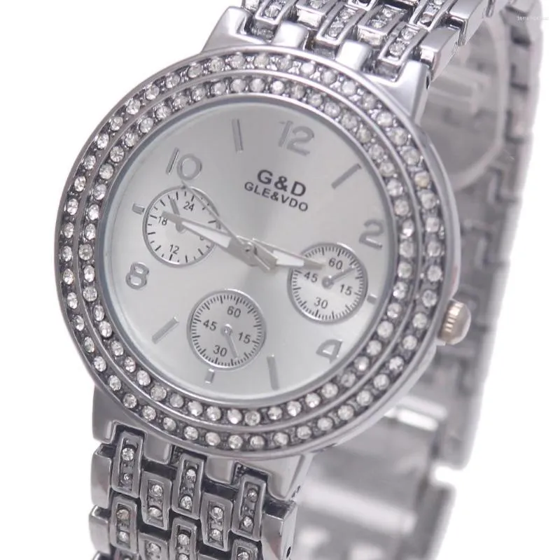 Montre-bracelets 2022 GD Femmes Regardez le bracelet de bracelet en acier inoxydable en acier inoxydable Crytal Silver