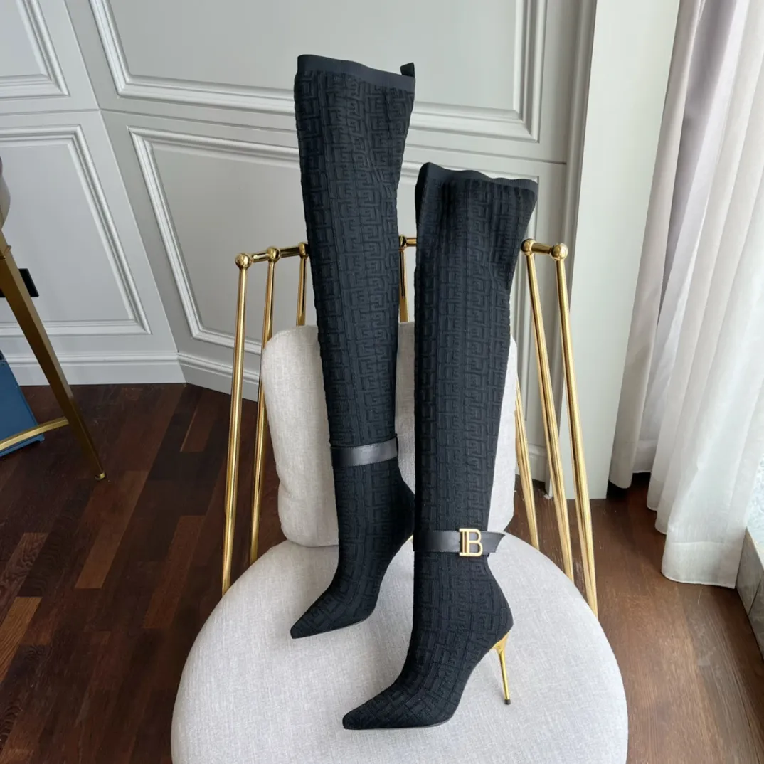 Stivali in pelle scamosciata da 95 mm Skye Skye Knit Stivale alto in coscia puntata punta di punta di tallone di lusso designer di lusso scarpe tacco per donne calzature in fabbrica