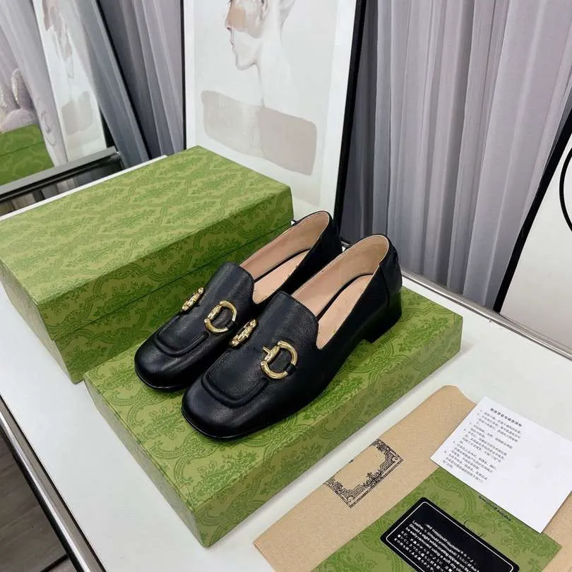 Diseñador zapatos de vestimenta de lujo zapatos de tacón bajo de cuero de cuero genuino stripteos web mocasines moquistas de mocasinas de ocio
