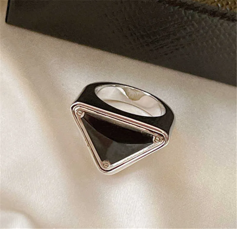 Lüks Moda Tasarımcısı Silver Ring Marka Mektupları Lady Kadın Erkekler için Halka P Klasik Üçgen Yüzükler Hediye Katılım Tasarımcısı