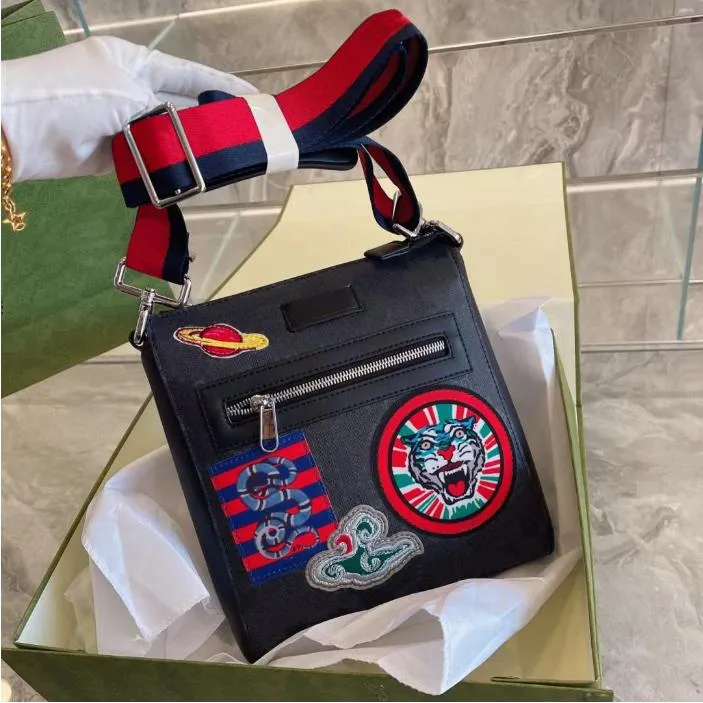 Classic Luxurys Designers Men Messenger Shoulder Bag Pouches Tote Black Web Tiger Snake Handbags Wallet Totes Bags Crossbody Purse ladybagss