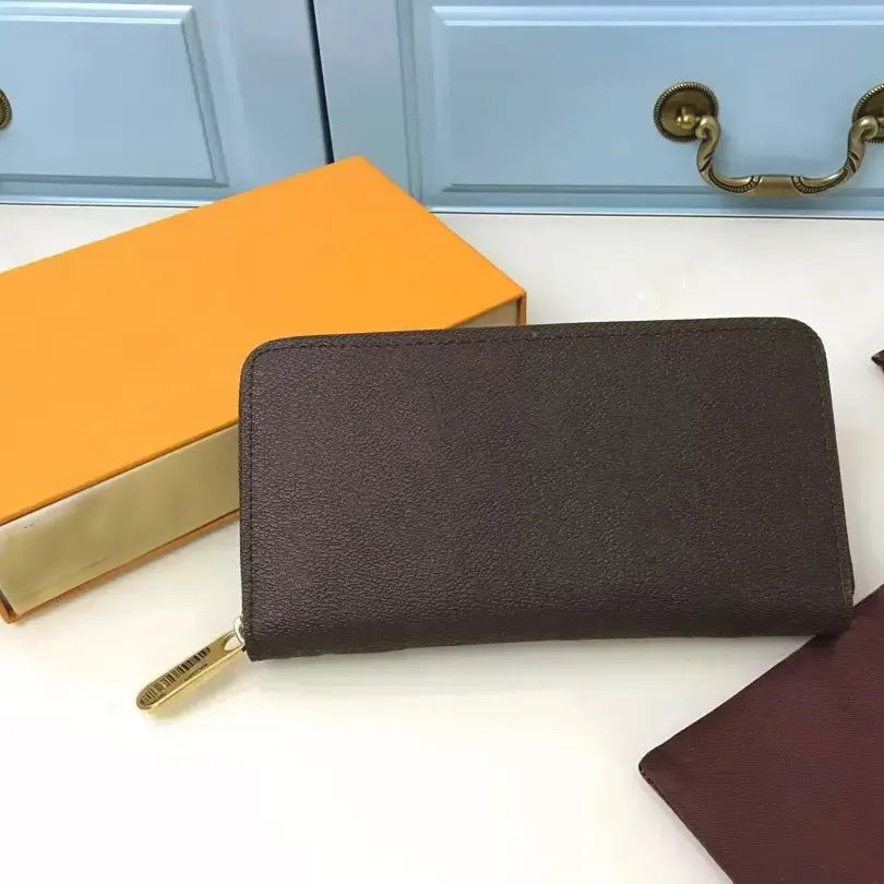 Mens wallet with top zip coin pocket