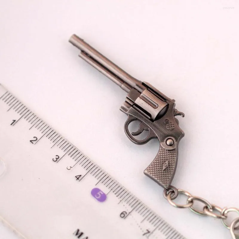 Klapety 6 cm CS Go CSGO Revolver Model Bierek dla mężczyzn Vintage Counter Strike Pistol Metal Wiselant Kluczowy pierścień Męski chłopcy Biżuteria