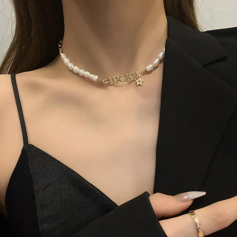 Choker 2022 Koreansk mode Pearl Chain Halsband Lucky Letter Star Designer Luxury Collar For Women Girls Clavicle