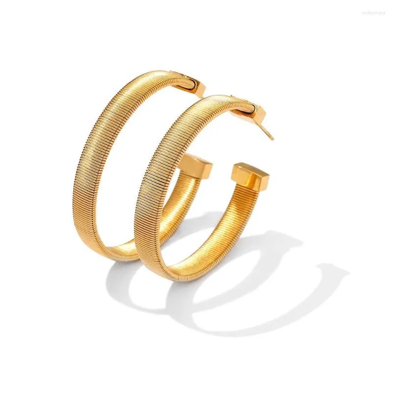 Boucles d'oreilles cerceaux Youthway Metallic textur￩ en forme de C en C en acier inoxydable PVD Gold Bijoux de f￪te ￩tanche plaqu￩e Bijoux Femme