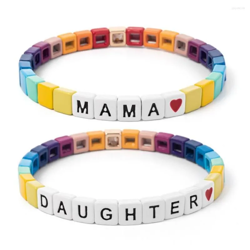 Charm-Armbänder KKBEAD Boho Buntes Emaille-Fliesenarmband Schmuck Buchstabe MAMA DAUGTHER Femme Muttertagsgeschenk für MOM Schmuck