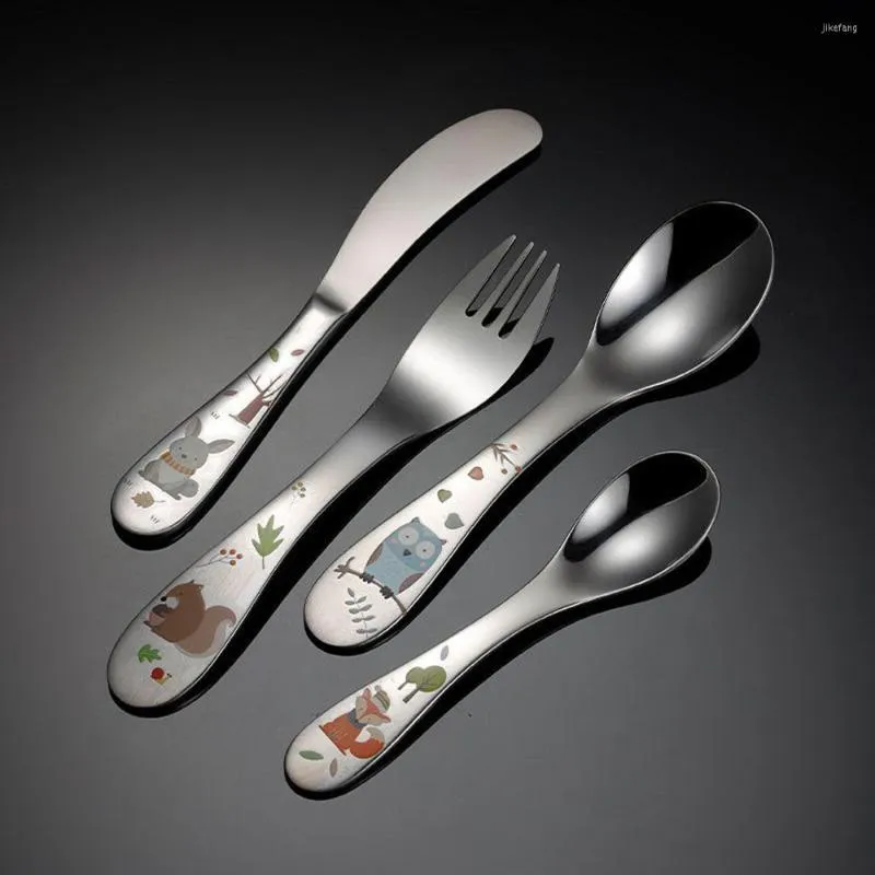 Zestawy naczyń obiadowych 4PC/SET KRÓTKI KRTULARY 304 STALIMIS CARDOON CARTOON CARVING SPOON FILK Nóż Portable Scoops Zestaw naczynia dla dzieci