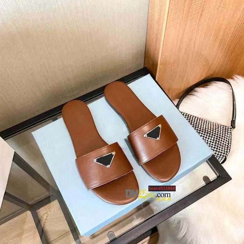 Designer beach Scuffs Classic Flat woman slipper Summer lady Cartoon Big Head Slippers Hotel Bath fashion women shoes