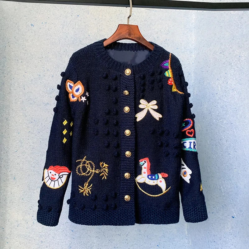 2023 Julbanan Kvinnor Ytterkläder Jackor Kläder Designer Cartoon Embroidery Sweater Cardigan Women Långärmning Stickad kappa Kvinnliga Autumn Winter Clothes