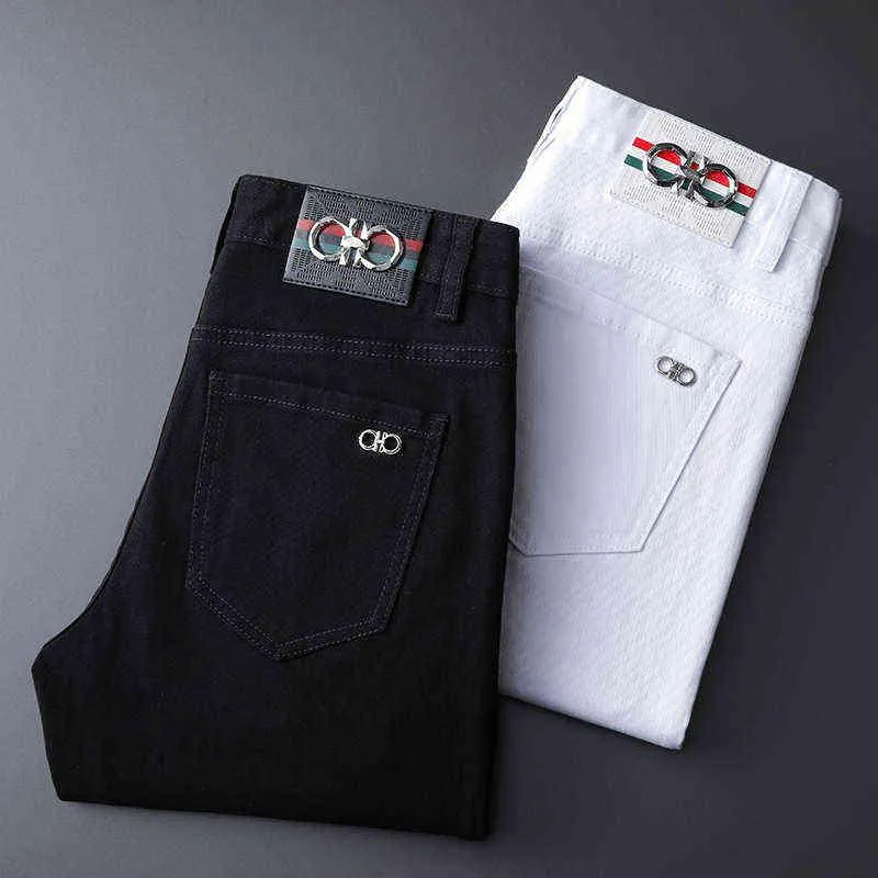 Vêtements pour hommes pantalon chino en coton Broide Broidered mince pantalon à ajustement à proximité mince en denim