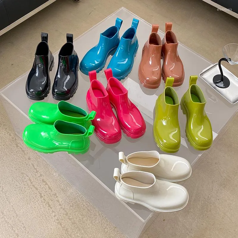 Botlar Toe Toe Kadın Ayak Bileği Plastik Ayakkabı Yağmur Çotları Üzerinde Düz Topuklu 7 Renk Yeşil Pembe Kahverengi Beyaz Mavi Kar Açıklıkları 39