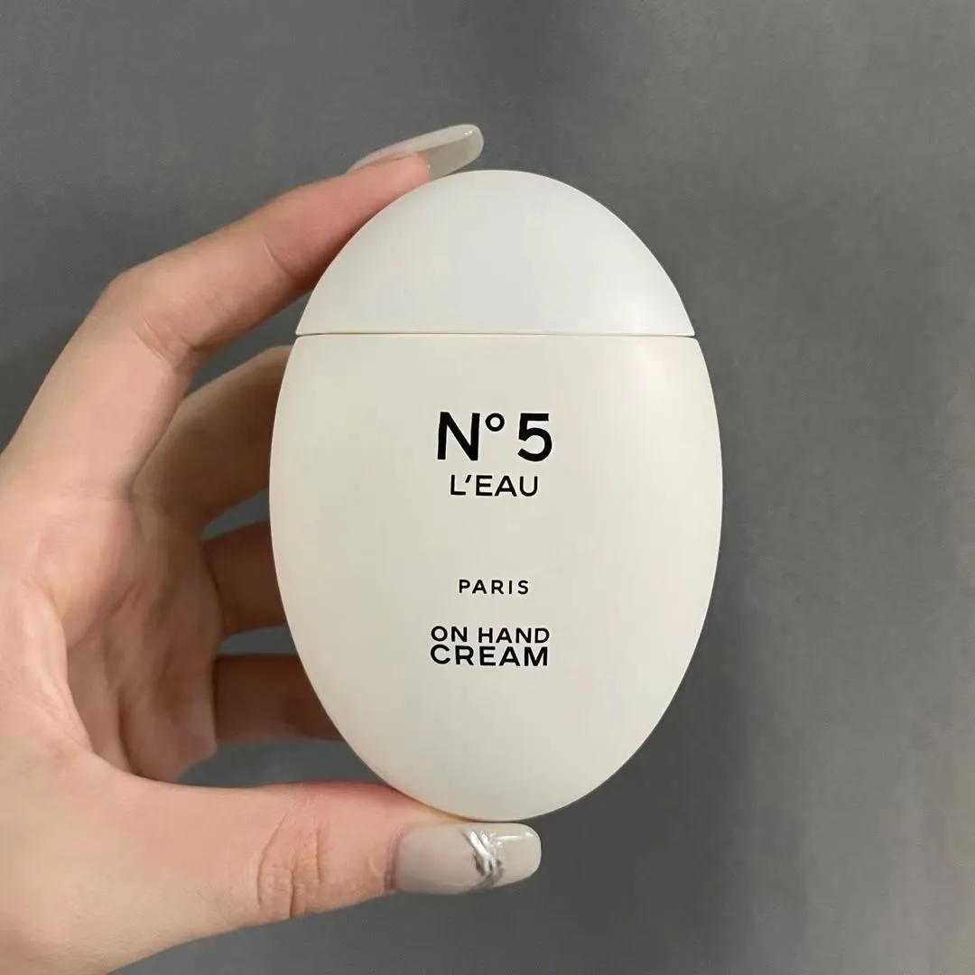 DHL -leveransm￤rke N5 Handkr￤m 50 ml La Creme Main Black Egg White Egg Hands Cream Cant Care