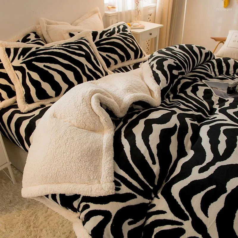 مجموعات الفراش Nordic Simple Set Soft Winter Bed Slaytscases Twin Bedroom Ropa de Cama Home Scenseile LH