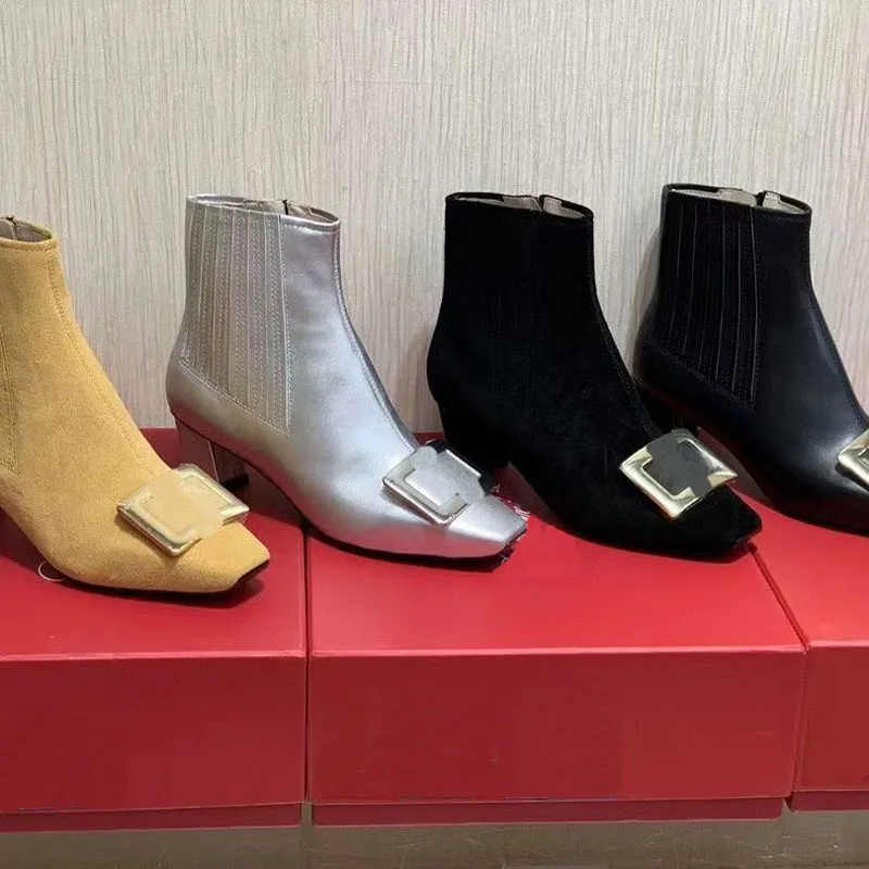 2022 Designer Mulheres Luxo Chelsea Moda Ankle Boots Clássico Cabeça Quadrada Carta de Couro Casual Bota Curta Senhora Fivela de Metal Zíper Lateral Quadrado Tamanho do Sapato 35-41