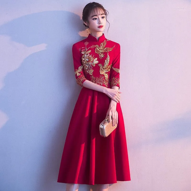 Etniska kläder utsökta broderier kvinnor cheongsam elegant röd kvällsfest qipao vestidos vintage sexig eridesmaid bröllop mantel klänning klänning