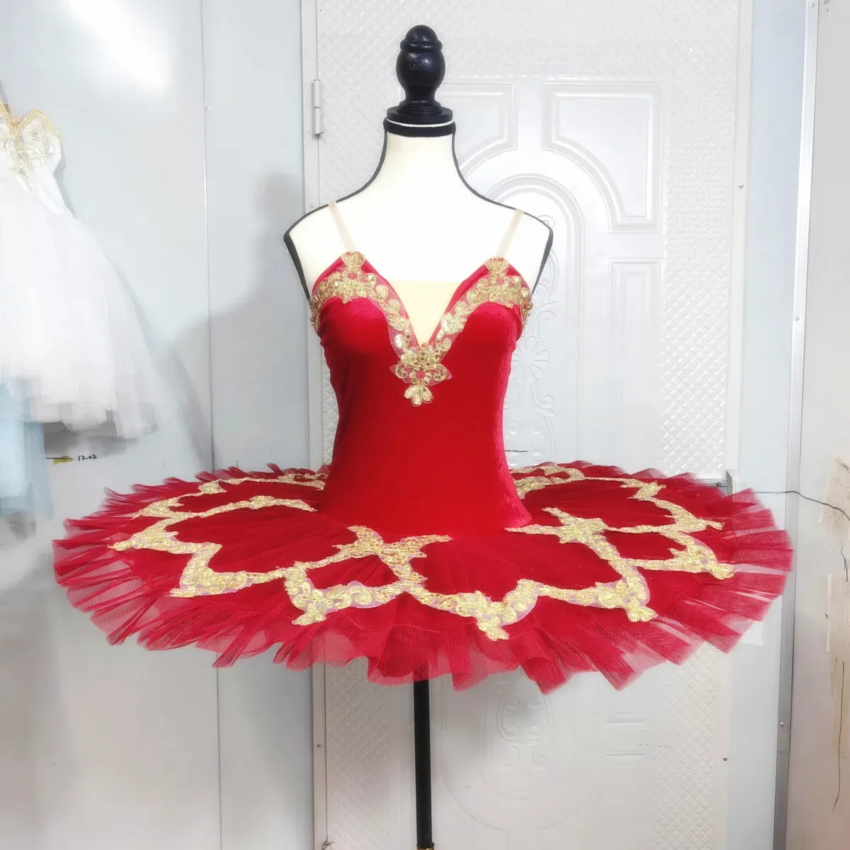 red tutu dress for adults Women 1950s A-line Tulle Petticoat, XL shes designed to turn heads Tiered tutu skirt red ball
