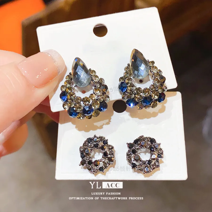 Black Crystal Circular Openwork Stud Earrings With Intricate Detail, Chic Luxurious Style, Perfect Daily Wear & Special_voghion.com