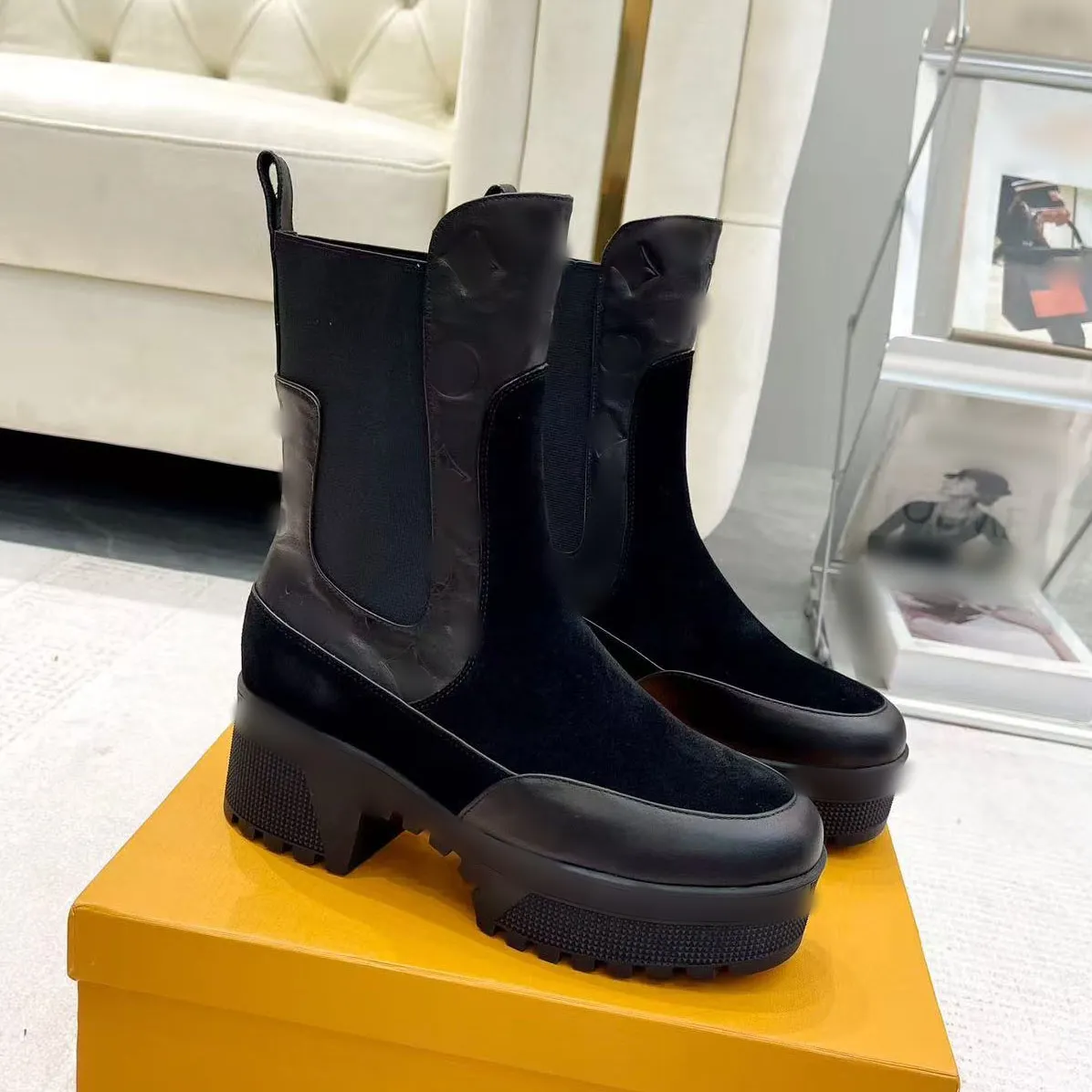 Luxury Designer Leather Platform Boots: High Heel Dress Shoes, Flats &  Booties for Women with Letter Print - Casual Paris Calfskin Knee High  Trainers, Size 35-42 from Dhgate Dress Shoes - price 70.76