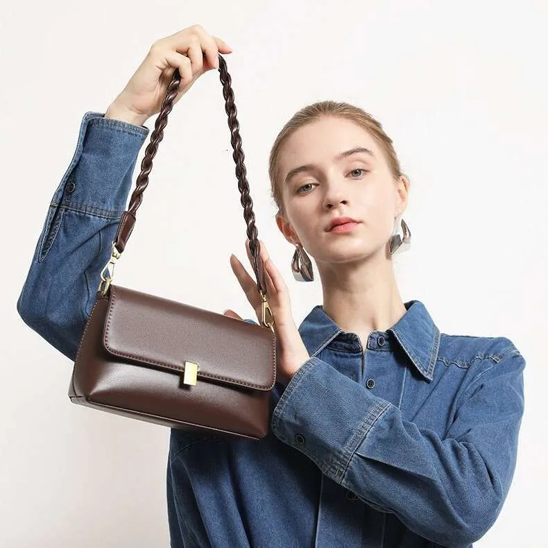 Small Square Shoulder Bag For Women Versatile Underarm Purse  display picture 3