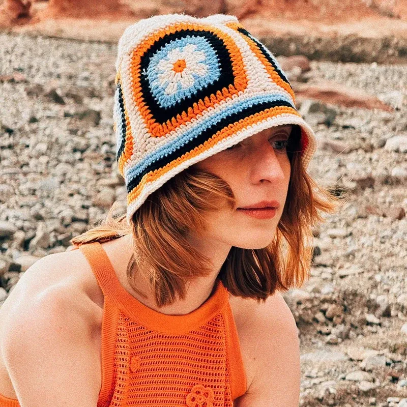 ハンドメイド ニット帽子 耳当て付き 白 かぎ針編み 高級シルクリボン