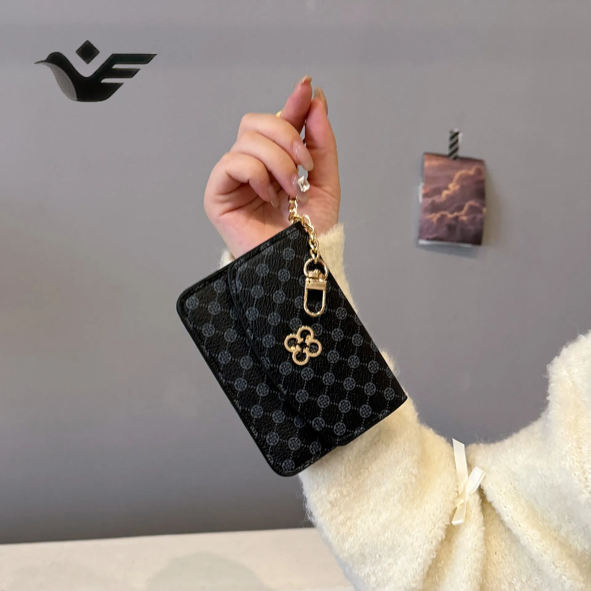 대량 Design Coin Purse Feiyan 무료 배송 새로운 디자이너 가방 럭셔리 쇼핑백 틈새 인쇄 버클 코인 지갑 키 체인  고급 절묘한 컴팩트 카드 홀더 코인 지갑 올인원 가방 구매로 큰 절약 | DHgate에서의 최고의 거래