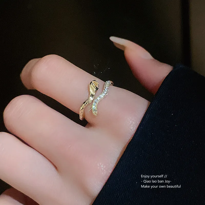 Silver-Tone Snake-Shaped Ring With Crystal Accents, Delicate Edgy Style, Ideal For Elevating Unique Chic Looks & Gifting_voghion.com