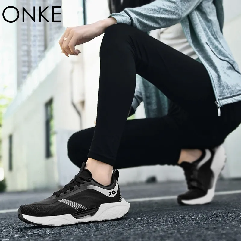 Onke Yeni Tasarımcı Açık Spor Ayakkabıları Hidrojen Koşan Patlamış