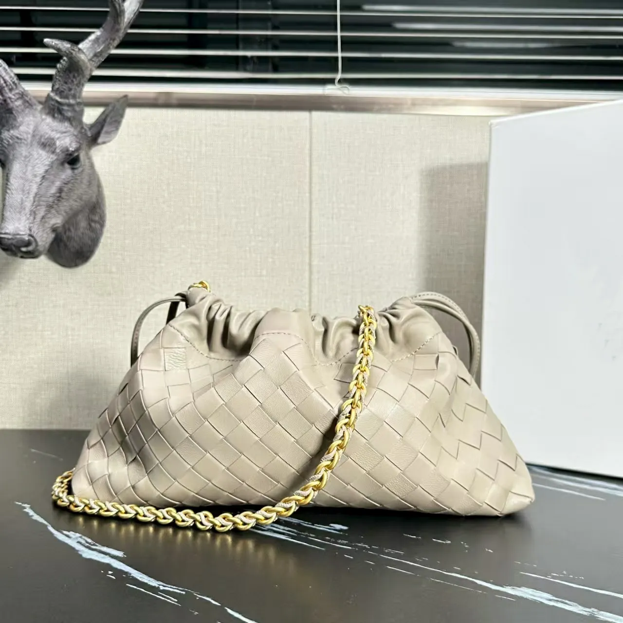 Designer Knitting Leather Cloud-Shaped Shoulder Bag with Braided 