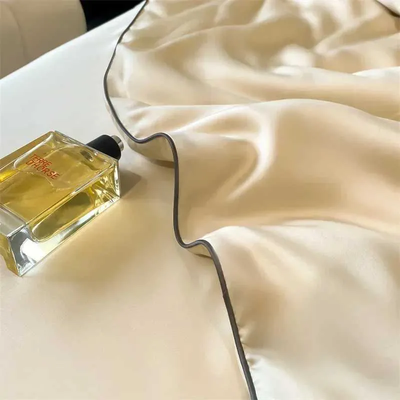 Parure de lit d'été luxueuse en soie glacée brodée style_voghion.com