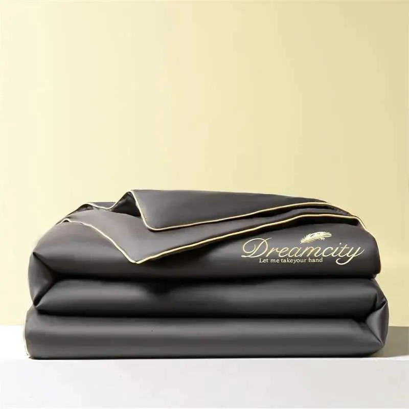 Parure de lit d'été luxueuse en soie glacée brodée style_voghion.com