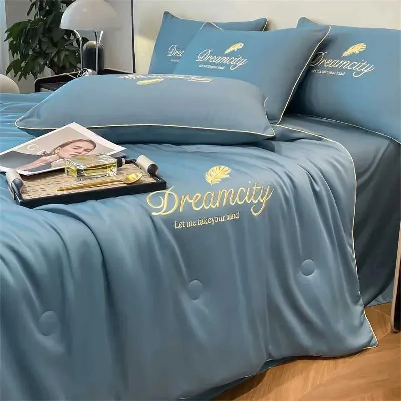 Parure de lit d'été luxueuse en soie glacée brodée style_voghion.com