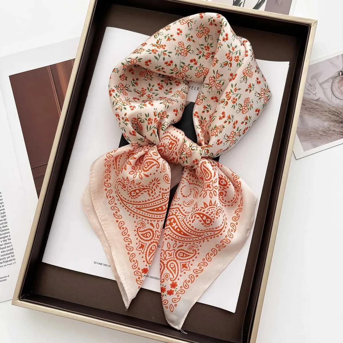 Bandana imprimé à la main Set of Two, Olive Floral & Paisley