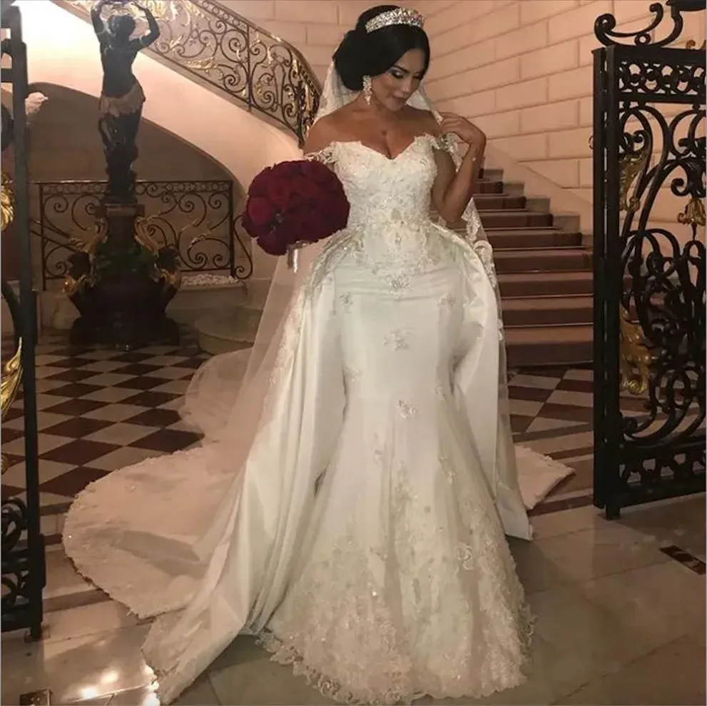 Elegant Ivory Satin Mermaid Wedding Dress – 95% Off, Detachable Train, Off‑Shoulder Lace Gown