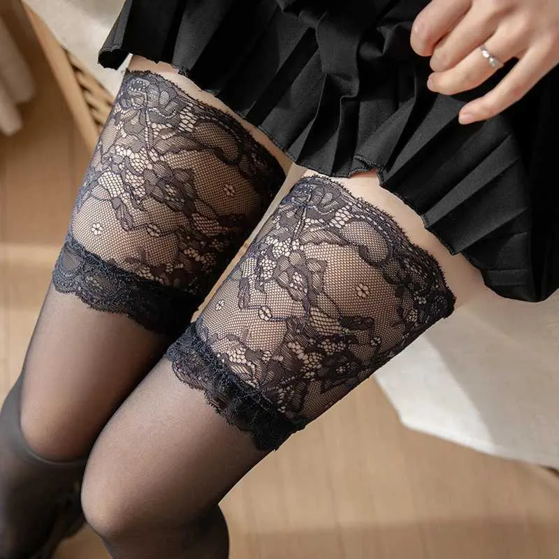 Calze A Rete Donna Alte Coscia Con Silicone Antiscivolo – Nylon Nero Con Detaglio In Pizzo