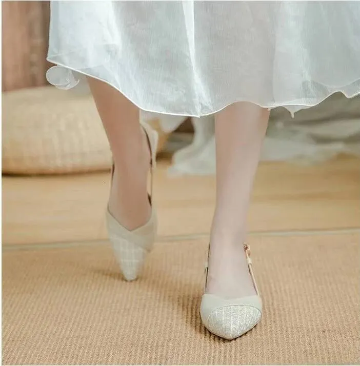 Sandali donna baotou con tacco a spillo e punta chiusa_voghion.com