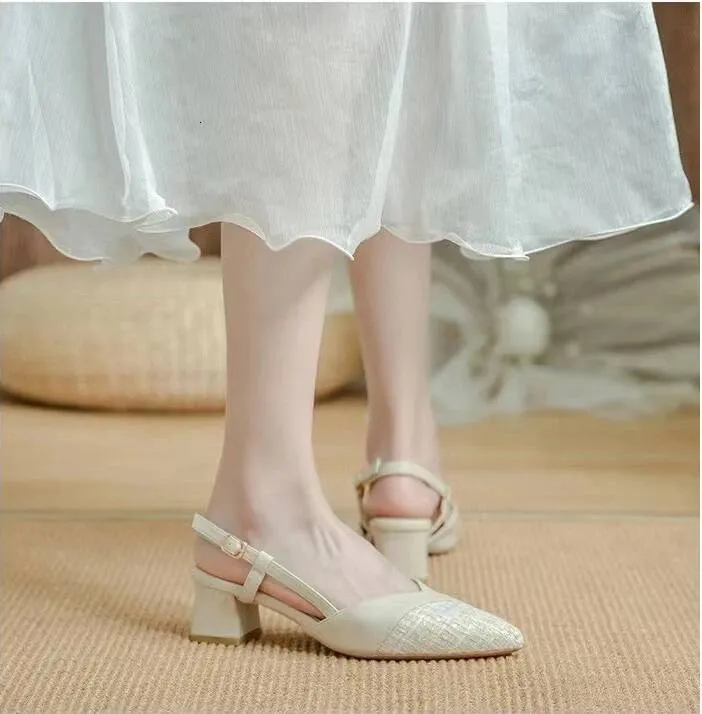 Sandali donna baotou con tacco a spillo e punta chiusa_voghion.com