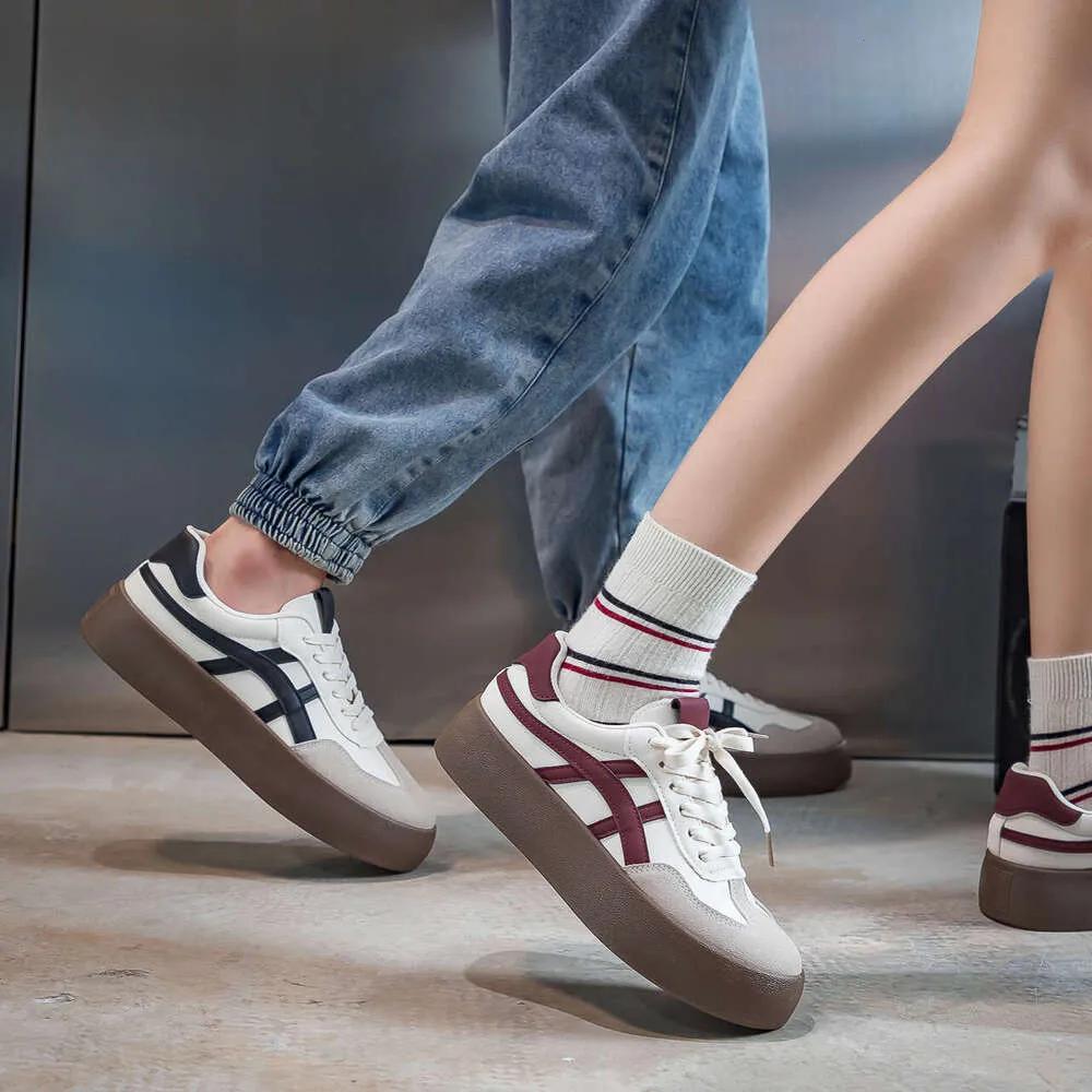 Niche Sneakers für Damen und Herren, Weiß für Frühling und Herbst, Damen-Trainingsschuhe mit dicker Sohle, Freizeitschuhe F8861_voghion.com
