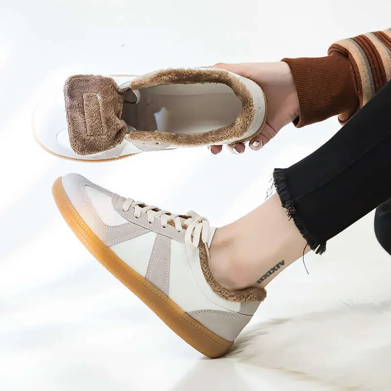 Nuove scarpe da ginnastica invernali da donna versatili e casual, in cotone caldo, foderate in pile, di marca tedesca_voghion.com