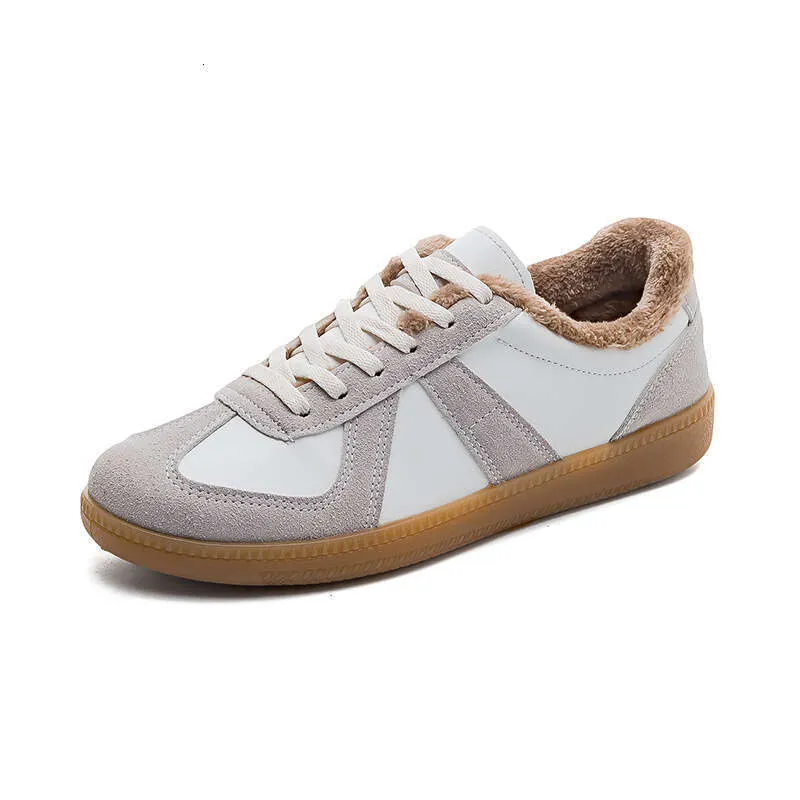Nuove scarpe da ginnastica invernali da donna versatili e casual, in cotone caldo, foderate in pile, di marca tedesca_voghion.com