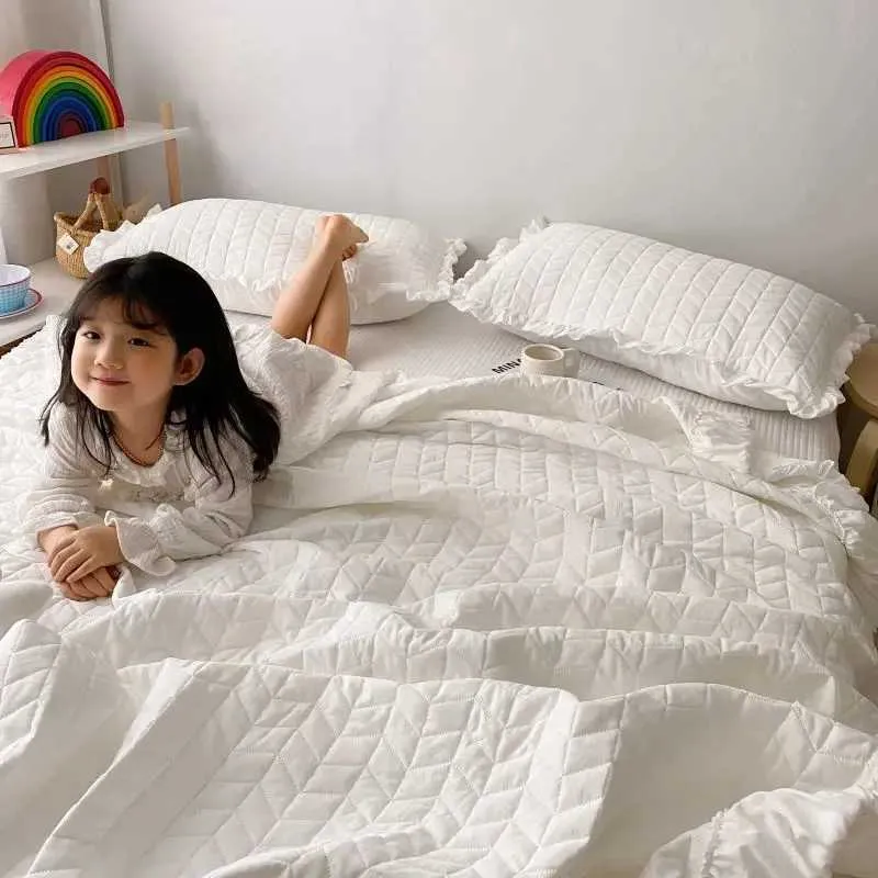 Korean Style Quilted Summer Blanket Lightweight Cooling Comforter_voghion.com