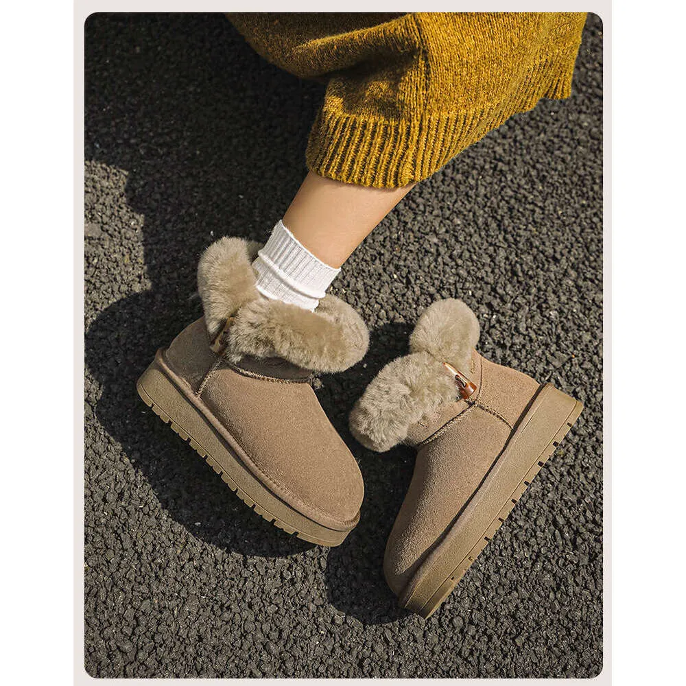 Sheepskin Thick-Soled Snow Boots For Women With Horn Buckle, Short Tube, Thickened, Warm, Fleece-Lined, New Winter 2024_voghion.com