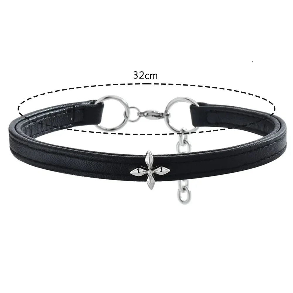 Set Di 4 Collane Choker Gothic In Pelle PU Con Ciondolo Cuore - Regolabili - Nero, Bianco, Rosa, Rosso - Punk Rock Donna
