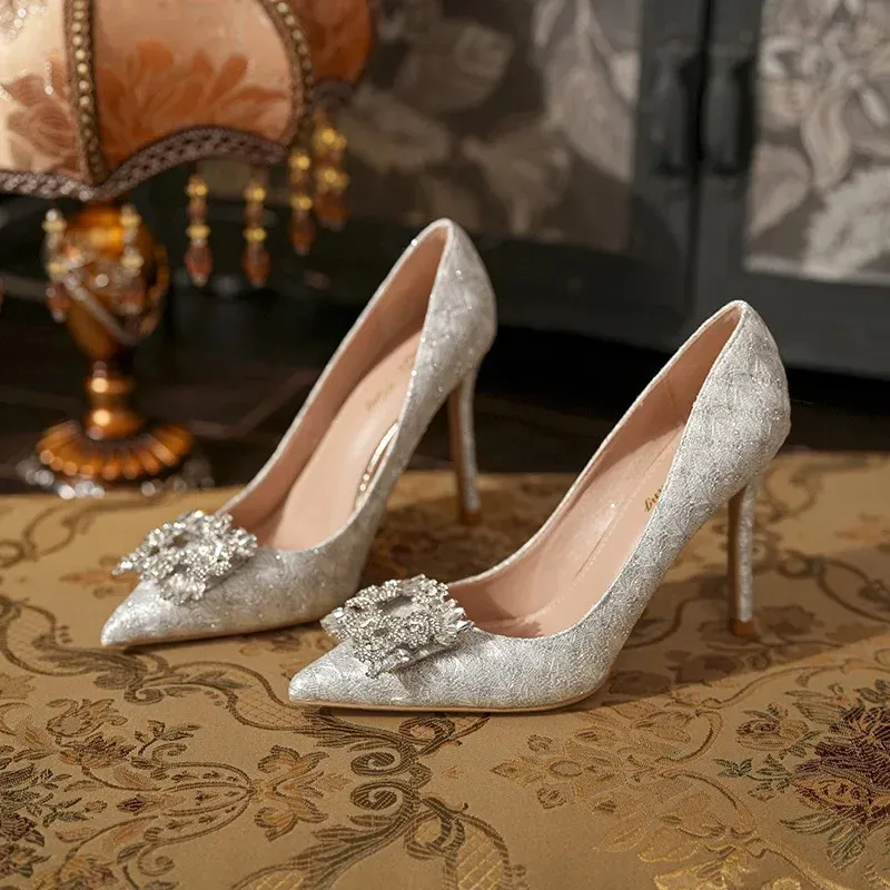 Bulk Mens Spool Heel Pumps Pointed Toe Rhinestone High Heels With Square  Buckle, Gold Silver Metallic Dress Shoes For Banquet, Wedding, Party At  Only $31.15 | DHgate.Com