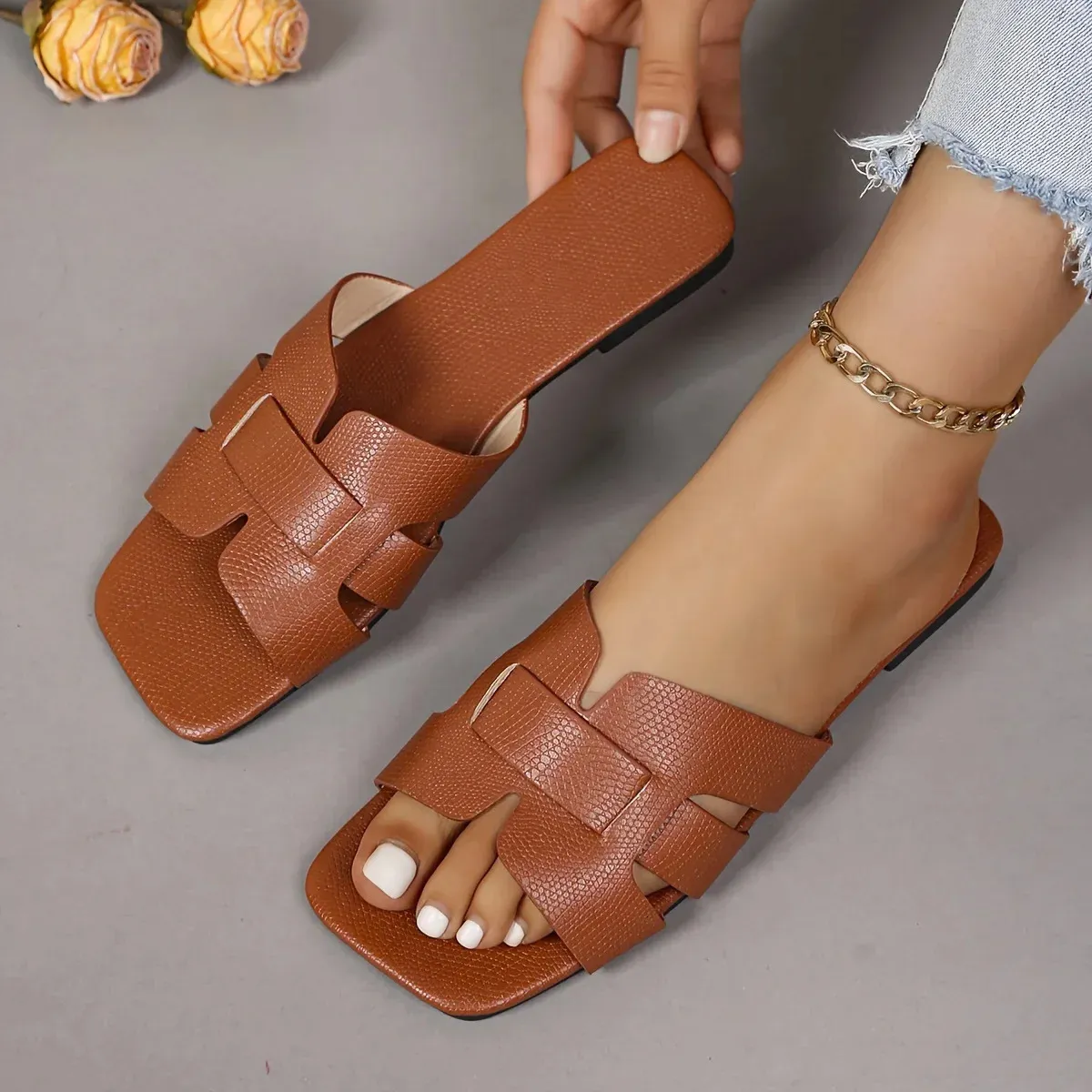 Womens Square Toe Flat Sandals Casual Solid Colour Beach Shoes_voghion.com